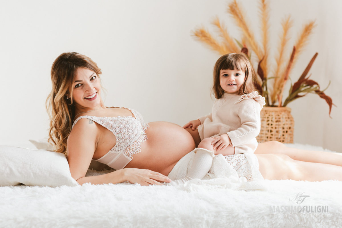 fotografo maternity in studio a bologna