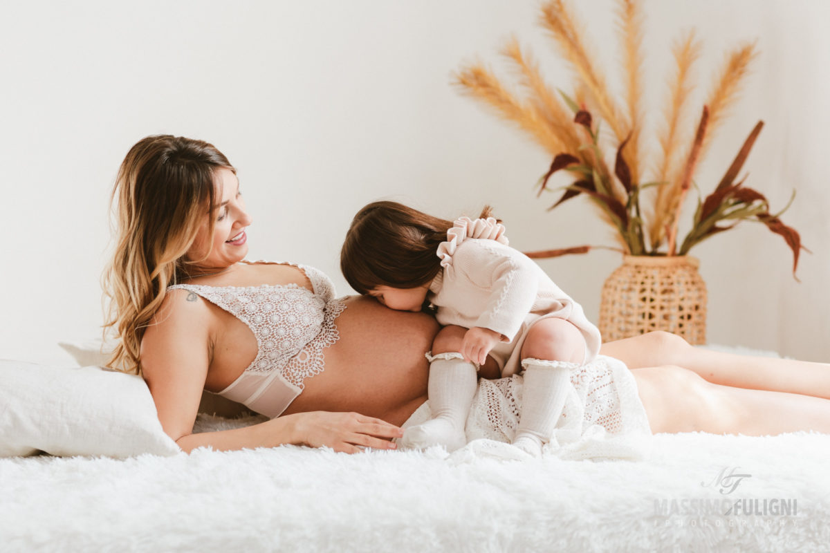 fotografo maternity in studio a bologna 